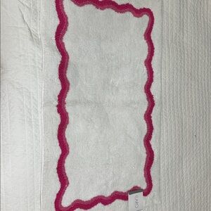 Caro Home pink and white  bath rug 21x 34 new